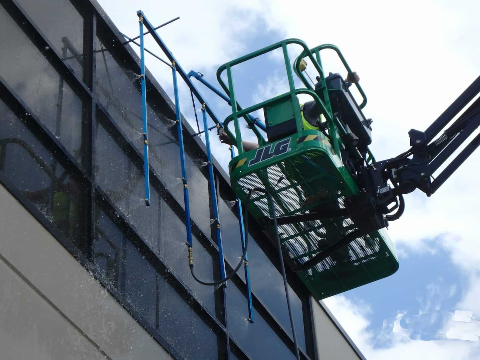 Carousel Image: /content/Testing-BuildingEnvelope-Page-Images/Testing-BuildingEnvelope-Page-DewPoint-Carousel-Images/testing_buildingenvelope_dewpoint_carousel_image_2.jpg